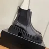 Deri Chelsea Boots Platform Slip-On Yuvarlak Düz Giden Tıknaz Yarım Eğitim Lüks Tasarımcı Kadınlar İçin Yüksek Üst Ayakkabılar Kalın Topuklu Şövalye Botları 35-42