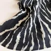 Casual jurken vrouwen de isabelli in dierenjurk v-neck mouwloze rug en witte zebra print mini dresscasual casualcasual