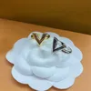 Luksusowe projektanci dzwonią na imprezę imprezową prezent mody biżuteria kluczowe złote pierścienie zaciągnięcia dla kobiet miłosnych pierścień liter kwiatowy marka wysokiej jakości