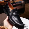 2022 24 estilo mocassin masculino sapatos de panos de pães clássicos Luxurys Luxurys Vintage Metal Butter Brand Oxfords Dress Shoe casual para homens tamanho 6.5-11