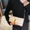 Mode kvinnor vit kedja sling väska designer kvinnlig liten pus läder flap messenger bags damer handväska märke design armpit väska