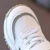 2022 Jungen Weiße Turnschuhe Mode Atmungsaktivem Mesh Casual Kinder Schuhe weiche sohle rutschfeste Sportschuhe Outdoor-Laufschuhe G220527