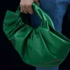 Kvällspåsar mode ruched stora tygväska designer varumärken kvinnor handväskor lyxiga spft pu läder dam hand hög kvalitet grön handväska 2022 220428