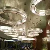 Lampes suspendues Lustre Lampe d'ingénierie de table de sable pour le département des ventes du clubhouse en forme de C à grande échelle El Lobby en forme spécialePenda