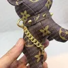 Luxus-Designer-Schlüsselanhänger Markendesign Hundeanhänger Schlüsselanhänger Tasche Anhänger Schachbrett kreative Lederhunde universell fünf Blumen Schlüsselanhänger Taschen