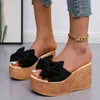 Sandálias Femininas Chinelos Moda Pee Toe Sapatos de Verão Botão Borboleta Salto Alto Deslizamento Plataforma Cunha Feminina 220323