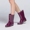 새로운 PVC 패션 장화 여성 부츠 슬립 방지 경량 물 슈즈 고무 신발