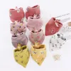 Baby Cotton Saliv Handduk Party Favor Soft Moft Multi Flower Type Newborn Bib Retro Color Snap Triangle Handdukar Spädbarn som äter måltider T9I002030