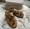 Ontwerper geborduurde brief platte slippers nieuwste mode dames sandalen luxe merk t-vormige clip-on dames slippers casual all-match vrouwelijke strandschoenen