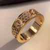 Love Ring Full Diamond Wide 5-6mm v Gold 18K Never Fade 고급 브랜드 공식 복제 상자 커플 반지 여자 친구를위한 선물 선물