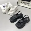 Sandaler kvinna sommar 2022 höga klackar bekväma sko kvinnor elegant medelhög klack kvinnor skor lyxig gelé designer trend strandsandaler