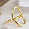 Cluster anneaux minimalistes irréguliers résidants argentés plaqués à plaque creux ellipse joelrie en or