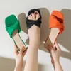 Sandalen Puffy für Damen, modisch, Sommer, mittlerer Absatz, klobige, einfarbige offene Zehen, lässige Überarbeitung, Sandalen