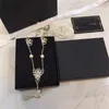 Ny helt helt högkvalitativ halsband Kvinnor Big Flower Pearl Chain Designer Wild tröja CLAVICLE CHAIN ​​LUXURY Fashion Classic Ladies Gift Belt Box