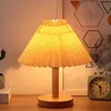 Geplooide tafellamp Noordige ins -stijl slaapkamer bedkamer bed lamp decoratie nacht licht net rode sfeer moderne vaste houten tafellamp H220423