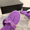 2022 Ягнят-фиолетовые сандалии Женщины плоские низкие каблуки шлепанцы.
