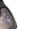 Erkekler ve Kadınlar Için güneş gözlüğü Yaz 1124 Stil Anti-Ultraviyole Retro Plaka Buzlu Tam Çerçeve Moda Gözlük Rastgele Kutu 1124 S