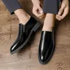 Comfortabele Britse loafers Men schoenen PU Solid Color Round Head Retro Wild Simple Trend Gentleman Lederen schoenen HM422