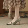 Дизайнерские женские высокие каблуки повседневные сандалии поколение красивых остроконечных каблуков 2022 осеньет сетка красный одиночный лук женская обувь