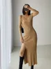 Frühlings- und Winter sexy französische Schlitzpullover Kleid Female Slim, eng anliegender Hipknit über die Kleiderkleider 220811