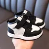 2022 Brand Kids baby Schoenen Babyschoenen Comfortabele Kind Sneakers Designer Katoen Stof Kleine Jongens Meisjes Peuter Rood Wit Grijs Ademende Baby Sneakers 20-30