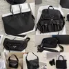 canvas messenger väska kvinnor nylon triangel p väskor svart axel crossbody väska koppling underarmväska bokstäver midja kvinnor stor kapacitet blixtlås ryggsäck shopping shopping