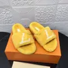 Designer Lyx Paseo Platt Komfort Tofflor Ull Dam Skjutpäls Fluffiga Luriga bokstäver Sandaler Varma Bekväma Slides