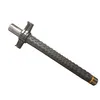 Utilisez le bâton Wushu à trois sections pour étirer et dilater, puis frapper le matériau en alliage sur une longueur de 1 mètre sans vous plier. sel5725404