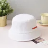 여름 모자 Stingy Brim Hats with Letters Budge 복장 비치 모자 통기성 장착 남여 사계절 모자 고품질