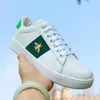 Sapatos de sapatos de rolos de alta qualidade sapatos casuais brancos com listras vermelhas verdes Itália Bee Women Designer Sneaker Trainers Chaussures