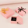 Presentförpackning rosa smyckeslåda förpackning kartong förvaring ring halsband rektangulär svamp fodrad cartongift