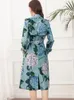 Kvinnors trenchrockar Kvinnors modebanan 2022 Spring Midi Coat Women Flowers Printed High Quality Elegant Belt Office Lady Lady Lady