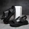 Été Sandales authentiques hommes Chaussures en cuir décontractées Classiques masculins Flats Sandale plage Taille 38-48 Pantres respirantes pour les mensandaux 54072 Sandales