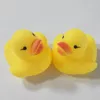 Großhandel Nette kleine gelbe Ente mit Squeeze Sound Badespielzeug Weiche Gummi Float Enten Spielen Bad Spiel Spaß Geschenke Für Kinder Kinder Baby FY3794