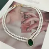 Halsketten mit Anhänger: Elegante grüne Charm-Halskette, romantischer Perlen-Choker, doppellagig, freier Anhänger