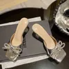 Liyke 활주로 스타일 반짝이는 모조 다이나 스톤 여성 투명한 이상한 하이힐 슬리퍼 크리스탈 보우 노트 새틴 여름 샌들 신발 220530