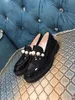 Najlepsza jakość butów kobiet mokasyna czekoladowe luksusowe sukienki metalowe logo Monolit szczotkowane skórzane mokasyny platforma pięta i okrągłe palce u stóp