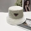 New Fashion Bucket Hat Unisex Basin Hats For Men Women Flat Top Shade Travel Seaside Berretto da baseball Designer Caps