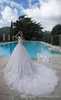 Abiti da sposa sexy in pizzo pieno con scollo a barchetta e spalle scoperte Appliques in pizzo floreale 3D Abiti da sposa con corsetto posteriore Tulle Lungo strascico corte Custom Made BC14952