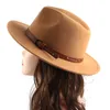 Stingy Brim Hats 2022 클래식 영국 페도라 모자 남성 여성 모방 모직 겨울 단색 펠트 패션 재즈 chapeau 도매