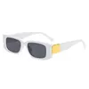 Designer classici occhiali da sole Personalità Square Sun Glasses Fashion Trend Retro Mens Protection UV Full Full Full 6 Colori Disponibile4387939