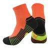 Designer Summer Marathon Socks Men's Medium and Short Tube Thandduk Botten utomhus Rinnande strumpor Svett-absorberande andningsbar bekväm sportstrumpa