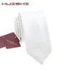 Grossistdräkt Vita slipsar Män vattentätt polyestermaterial Bröllopsbindande manlig fast färg Formell nacktillbehör