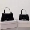 2022 Bolsas de compras Hot Lady Moda Bolsas Femininas Ombro Corpo Cruzado Meia Lua Luxo Couro Genuíno Clássico Retro Bolsa carteiras alça quadrada