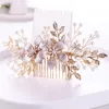 Hårklämmor Barrettes Handgjorda blomma Bröllopstillbehör Guldpärlkammar för ornament Girl Crystal Women Brides Jewelryhair