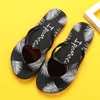 Summer Flipflops Plaży Kapcie uwielbiają Kobiety Sandały Sandały Niezlotowe płaskie buty Ladies Holiday Outdoor Slajdes 220616