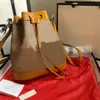 Bolsa de designer de moda de luxo de alta qualidade, bolsa cruzada favorita, bolsa feminina de couro, bolsas de ombro em relevo 691