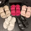 2022 Designer C Sandaler Luxury Flat Heel ￤kta l￤der Sheepskin Intersula Hook Loop Slides Women Summer Luxury Fashion Soft Party Bankett Slippers Skor Storlek 35-41