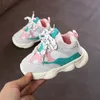 Nya baby barn sneakers baby småbarn första vandrare skor pojkar sneaker tennis flicka designer sko kull spädbarn tränare småbarn vandring klättring atletiska storlekar 16-25