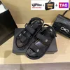 Designer pappa sandaler kvinnor grandad sandal cnel 22ss strand tofflor magiska band remmar quiltade platta kvinnor glider inomhus utomhus glidare plattform kvinnor